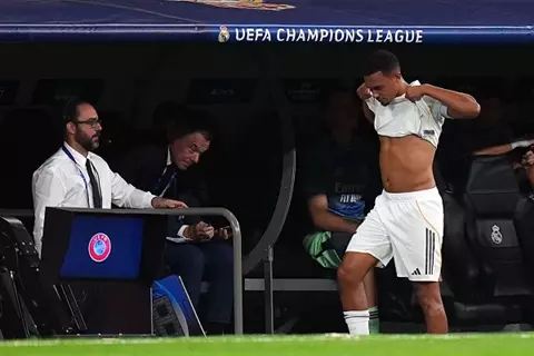 ماركا تكشف.. أرنولد يستنسخ خطة بيلينجهام لإثبات نفسه في ريال مدريد